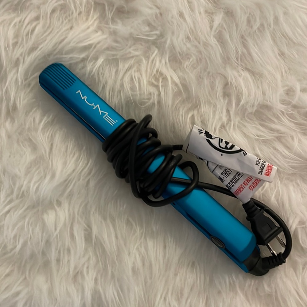 NUME Blue Flat Iron